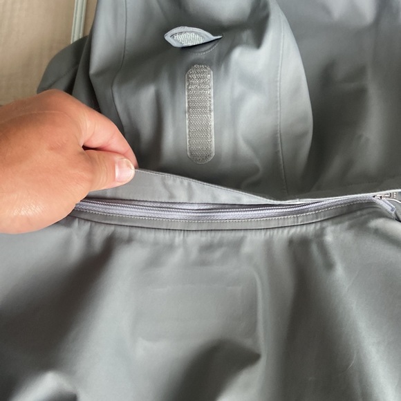 Like new, MARMOT Waterproof Softshell Ski Jacket - Picture 9 of 10